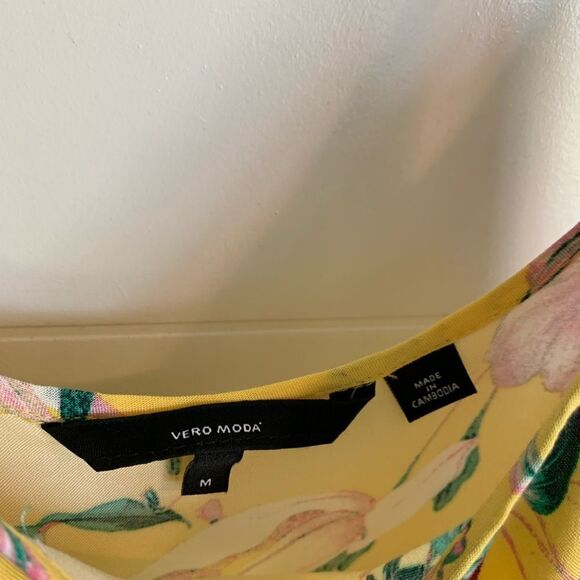 🌸3 for $30🌸 Vero Moda Summer Floral Spaghetti Strap Dress with Tie in Waist - Picture 6 of 6